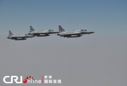 Phi đội máy bay chiến đấu JF-17 hộ tống cho chuyên cơ ông Lý Khắc Cường - Thủ tướng Trung Quốc trong chuyến thăm Pakistan gần đây.